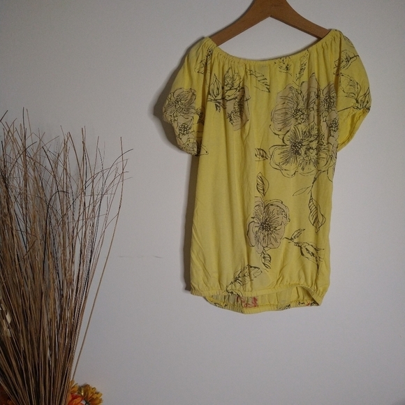 Love Language Small Petite Yellow Floral Top - Picture 4 of 4